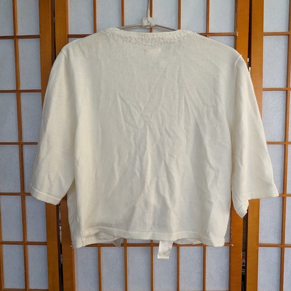 Simple white ribbon-tie shrug - Picture 3 of 9